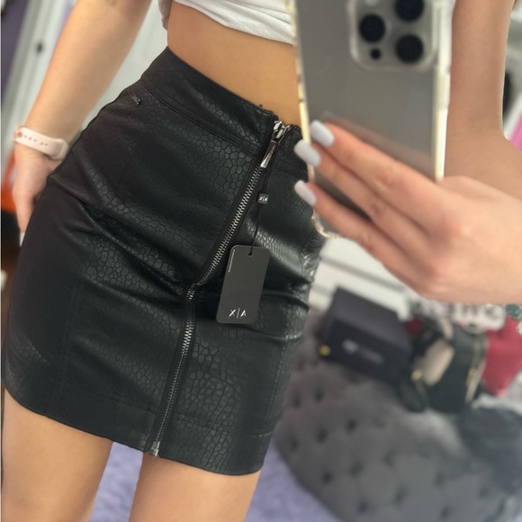 Armani Exchange New Mini Leather skirt - Picture 7 of 10